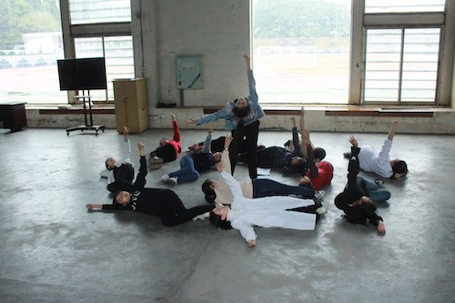 图为化工学院学生表演.jpg